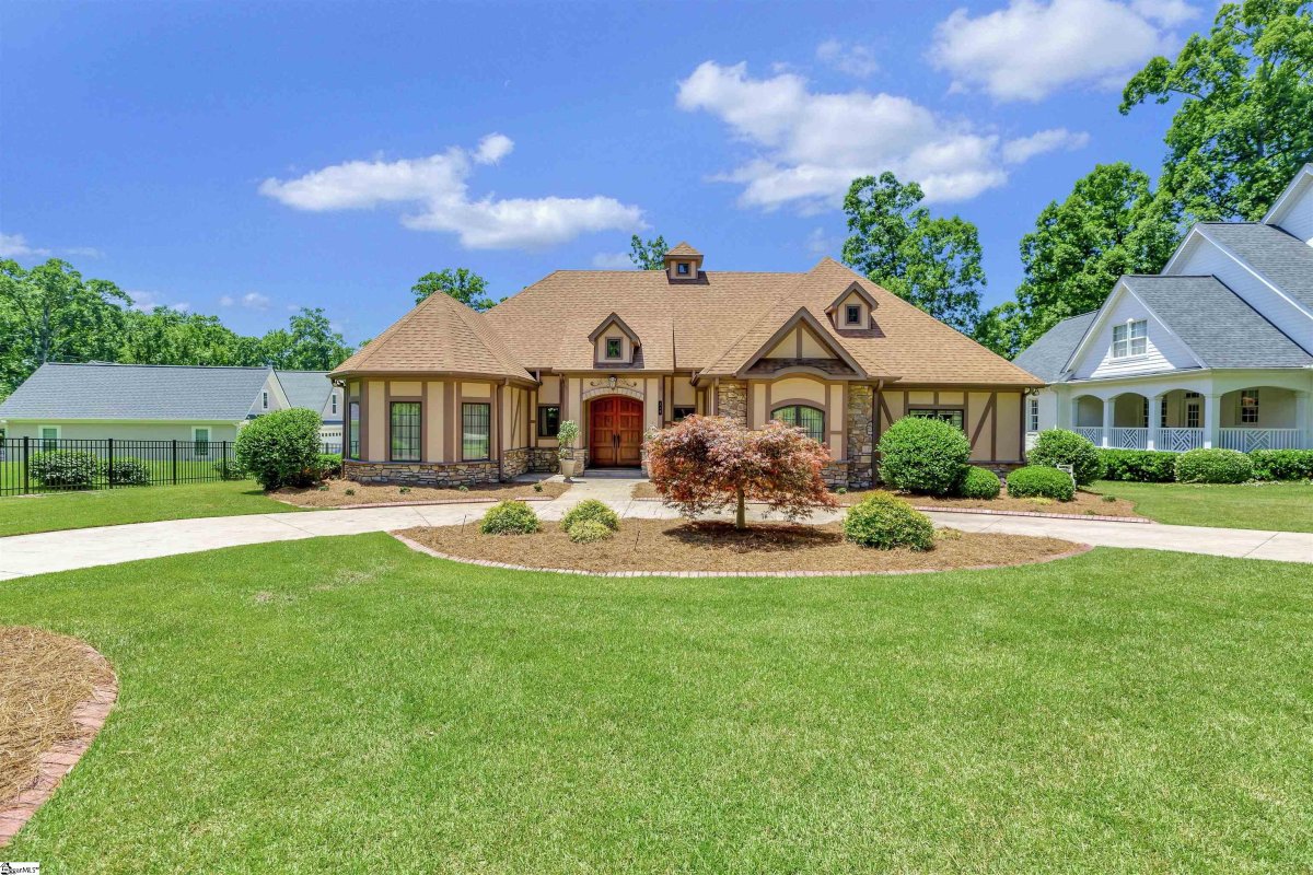 318 Avenue Of Oaks