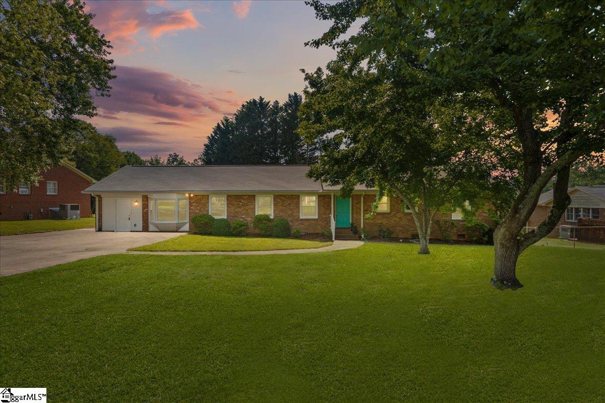 8 Danbury Drive