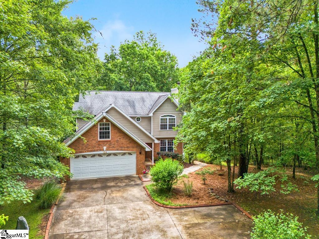 104 E Commodore Drive