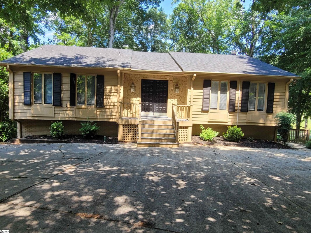 422 Camelot Drive