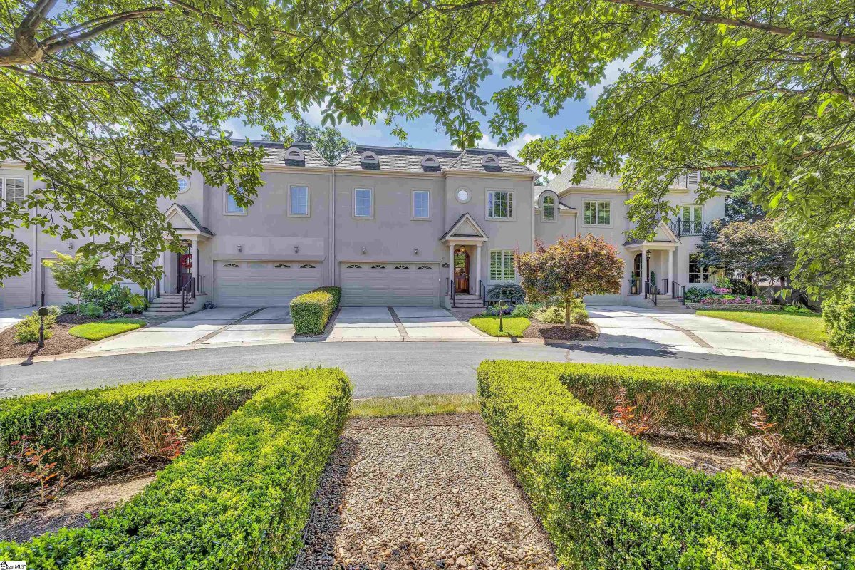 40 Castellan Drive