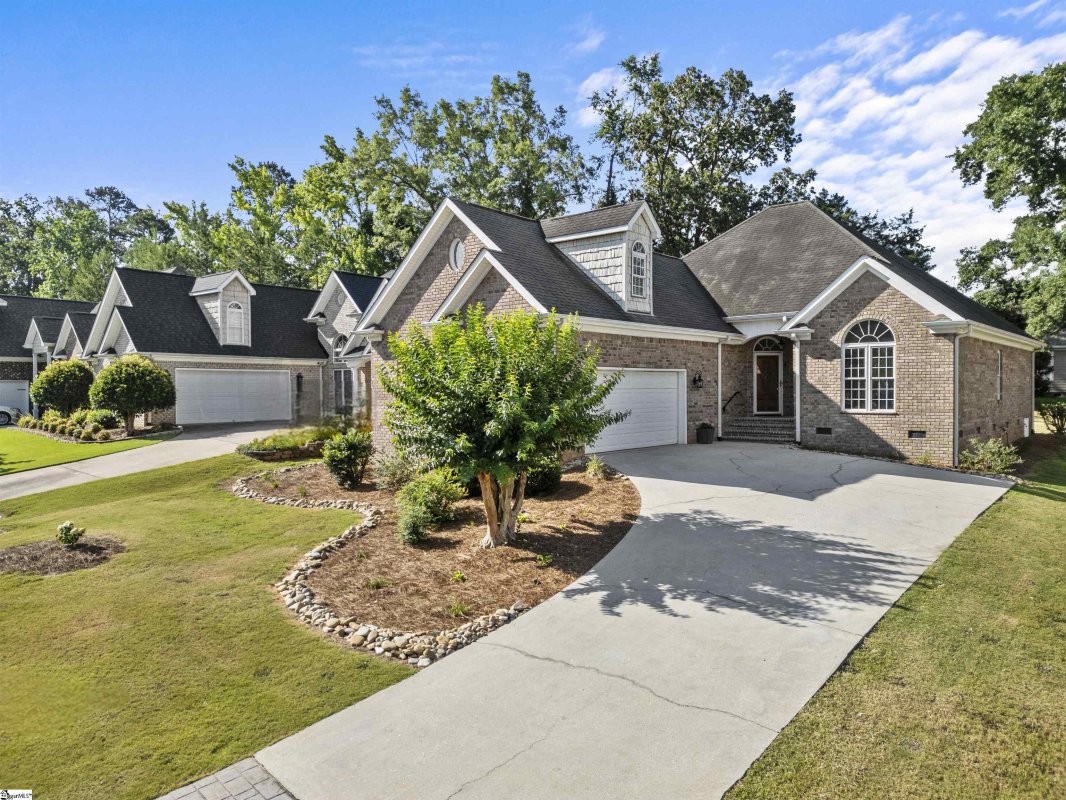 102 Courtyard Drive