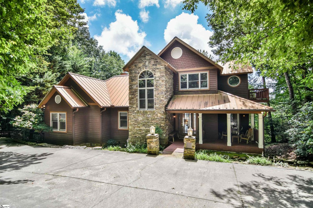 10 Woodbine Drive