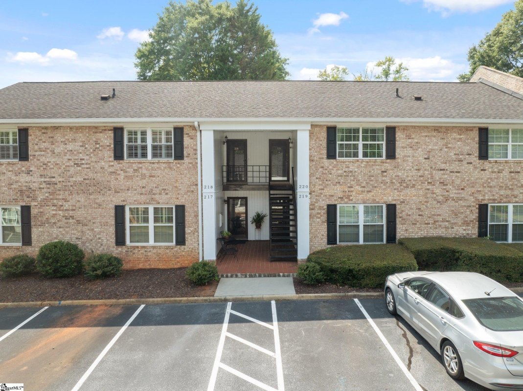 925 Cleveland Street unit 218