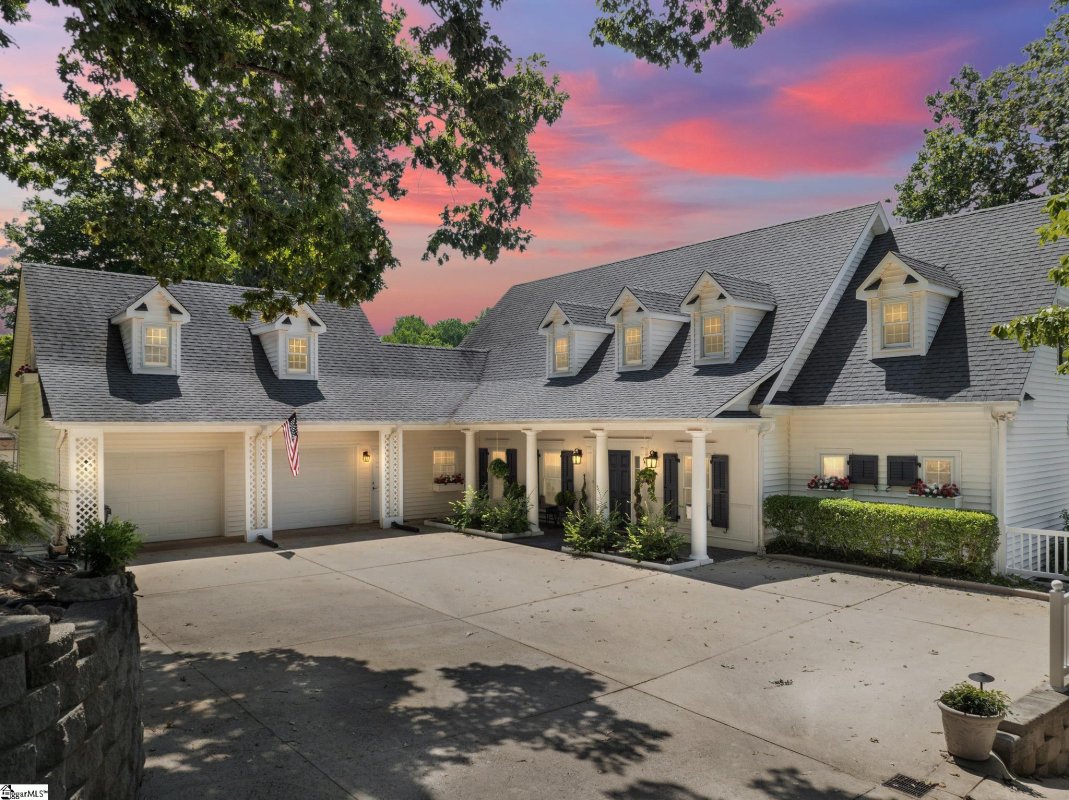 158 Lake Bowen Drive