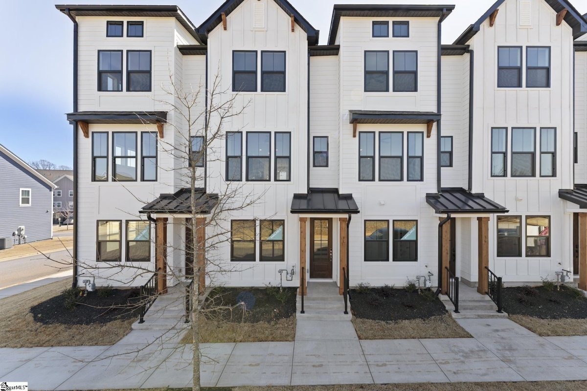 38 Renaissance Row Drive