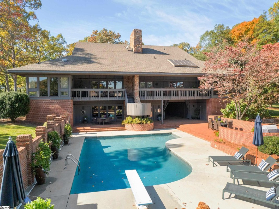 24 De Braham Court