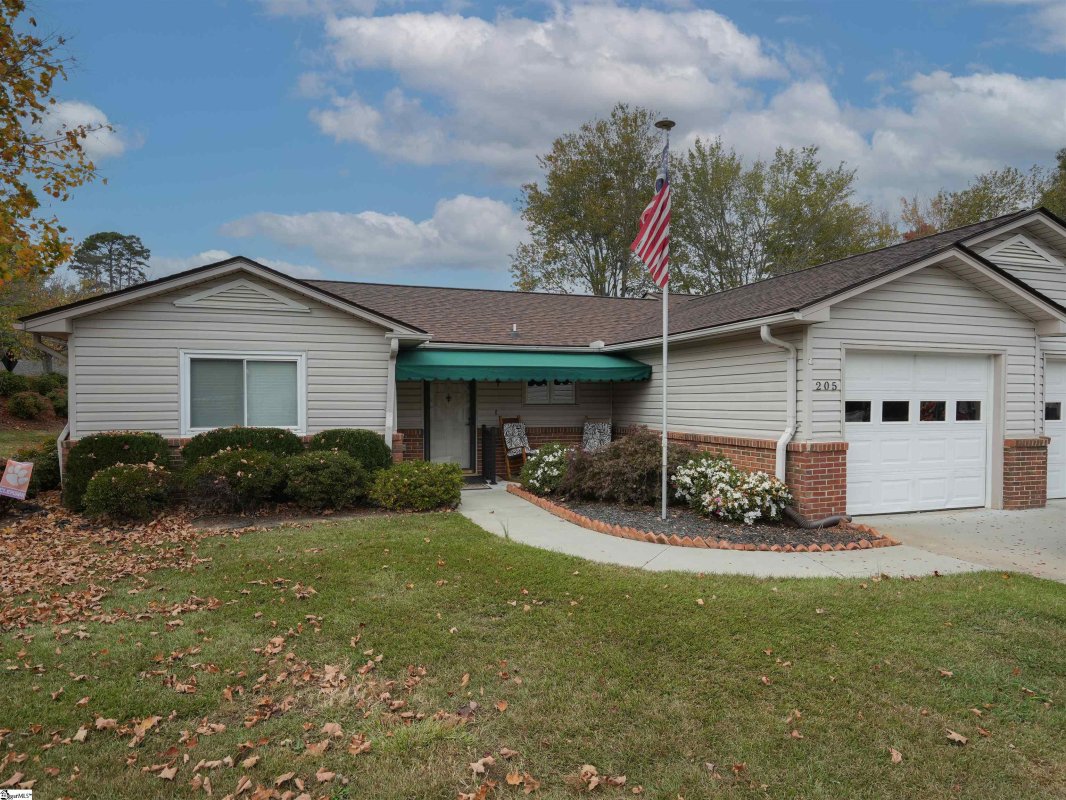 205 Lakeside Circle