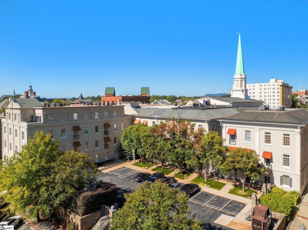 100 W Court Street