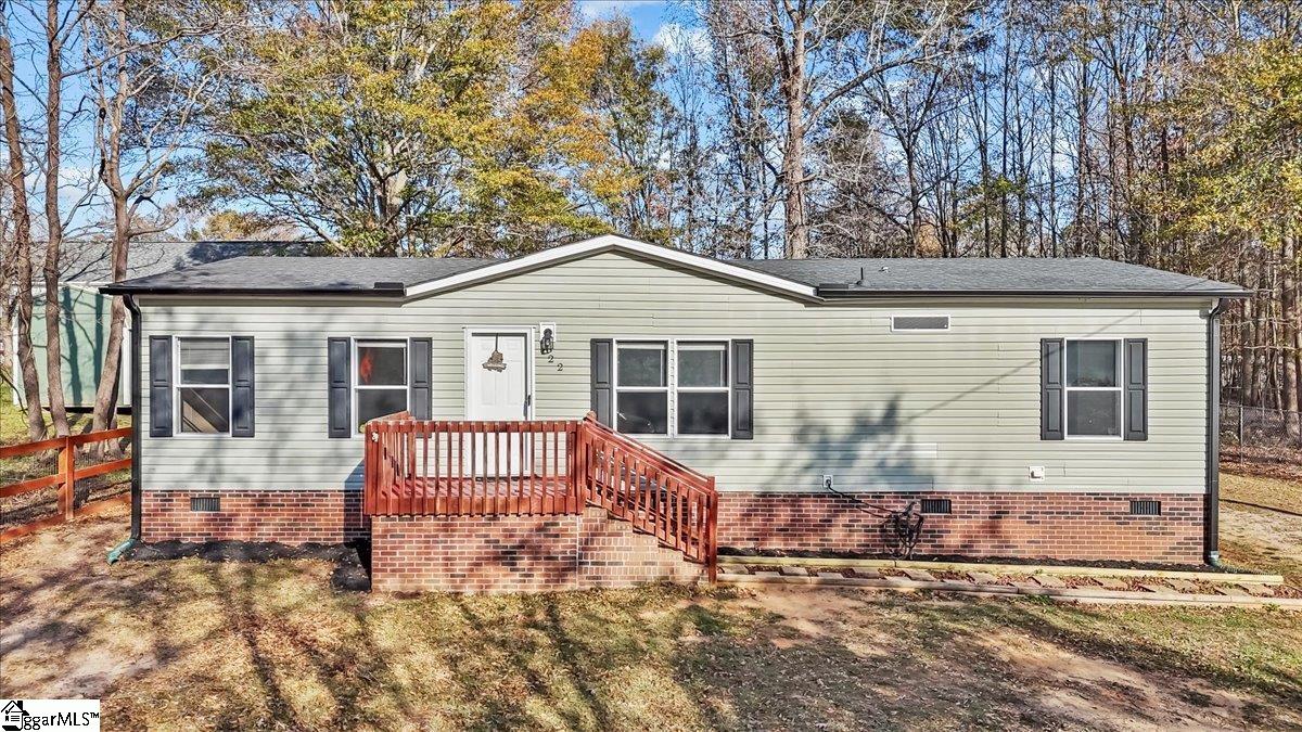 122 Lakeside Drive