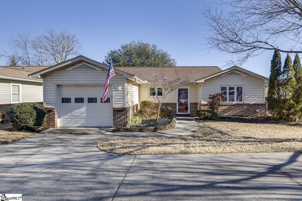 206 Lakeside Circle