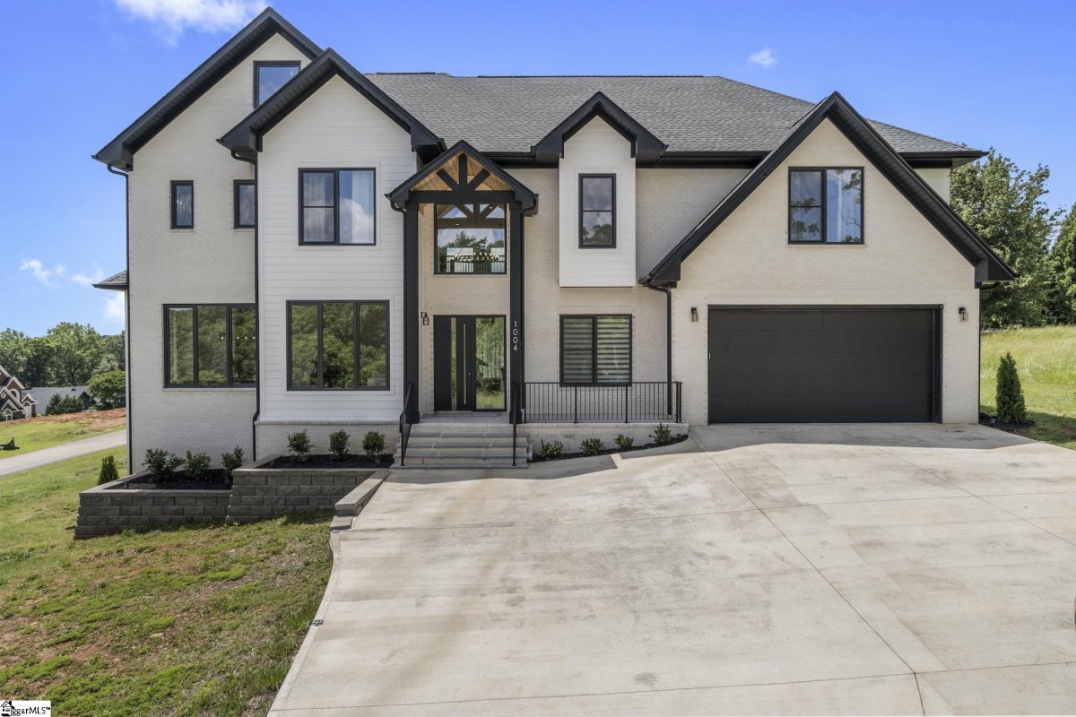 1004 Fallon Lane