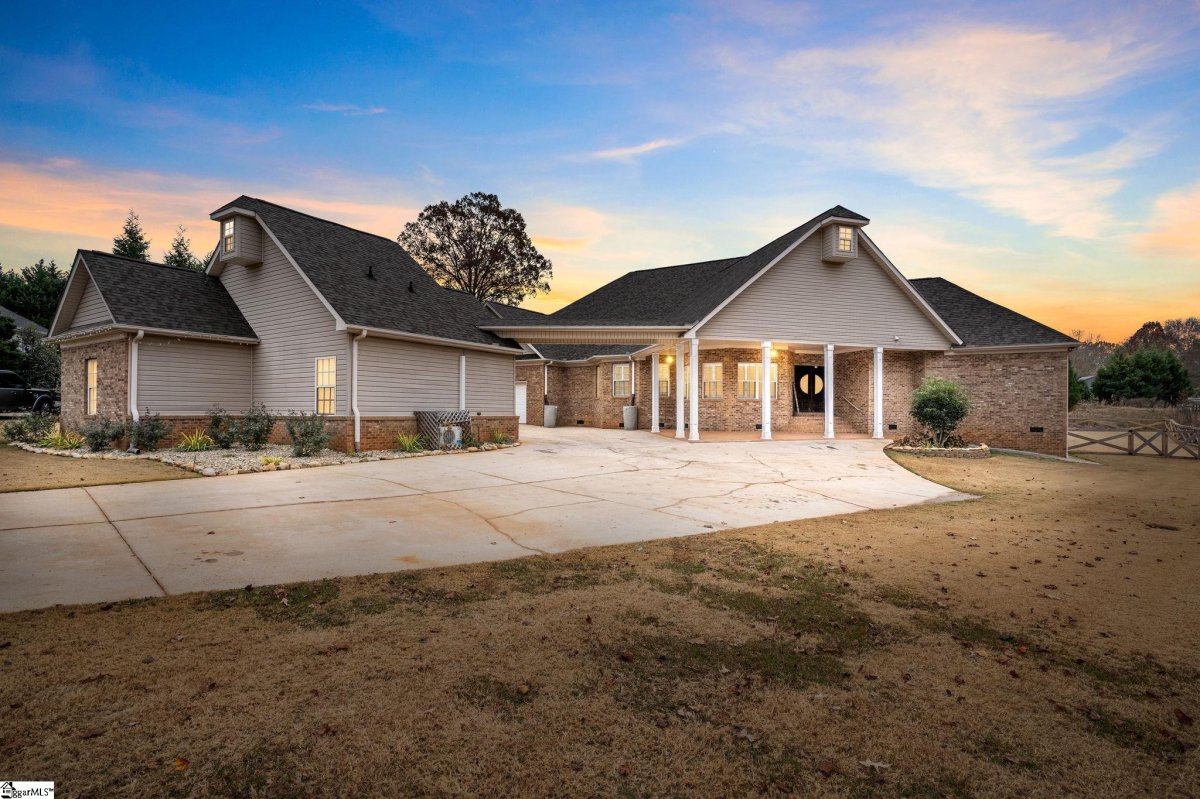 307 Forked Oak Way