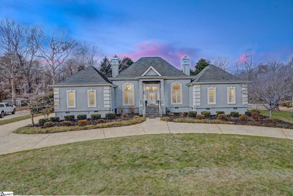 127 Linkside Drive