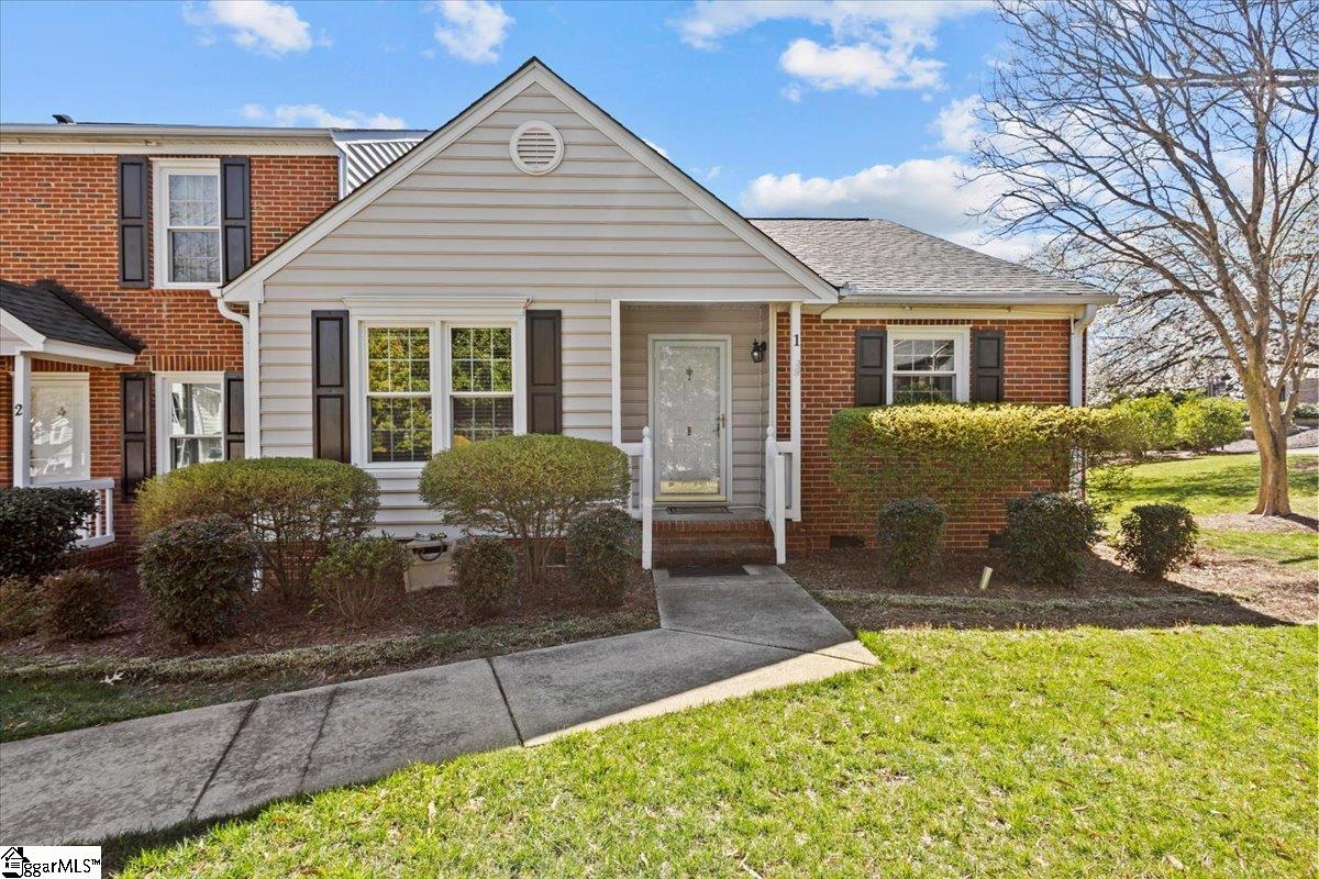 40 Wood Pointe Drive Unit 1
