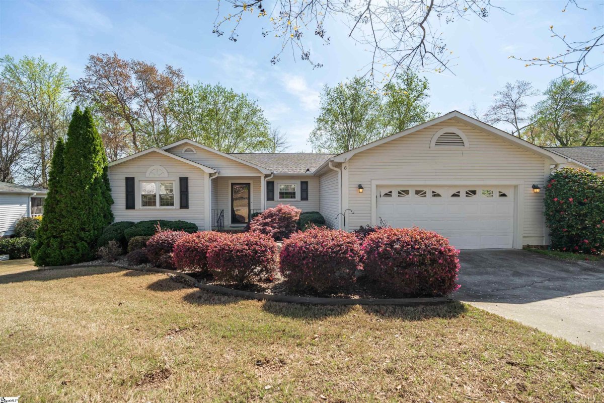 8 Woodtrace Circle