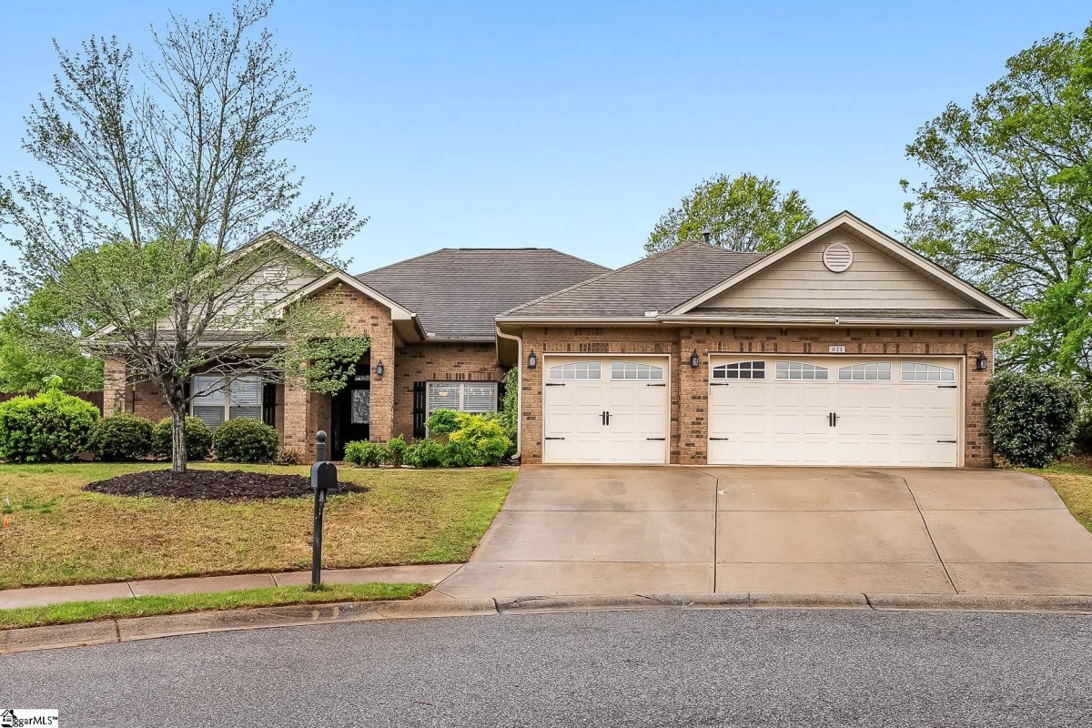 611 Hedgeapple Lane