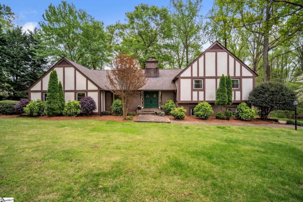 105 Lancelot Court