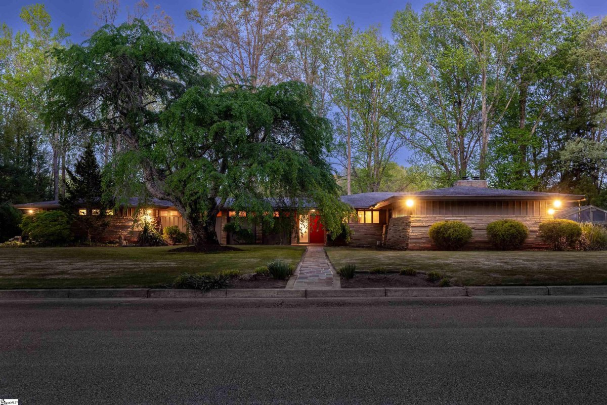 22 Lakecrest Drive