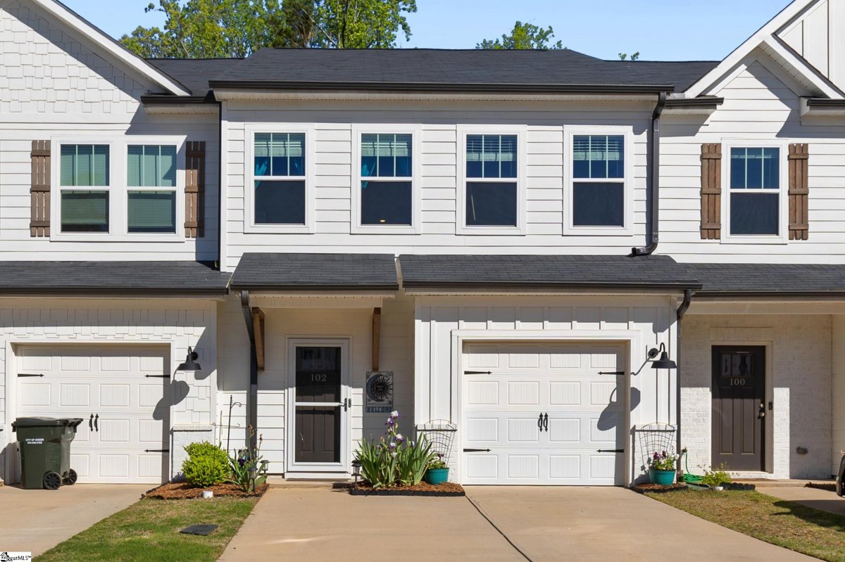 102 Grey Oak Trail