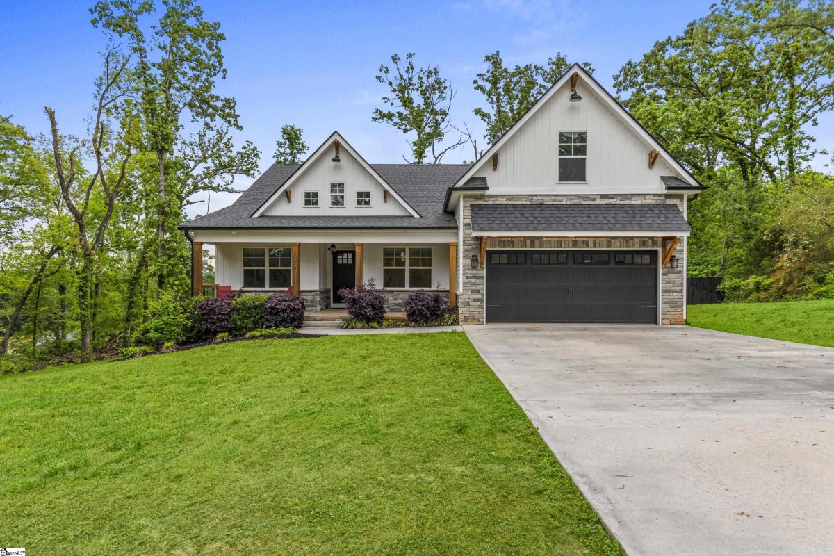 604 Robin Hood Lane