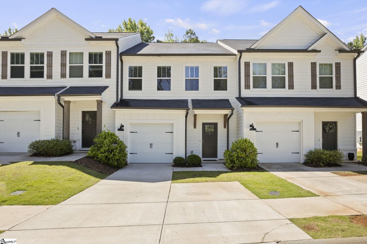 7 Grey Oak Trail
