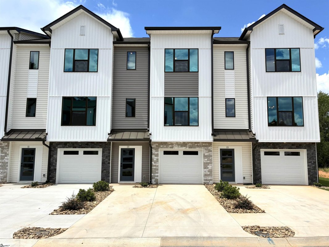 13 Pikewood Lane
