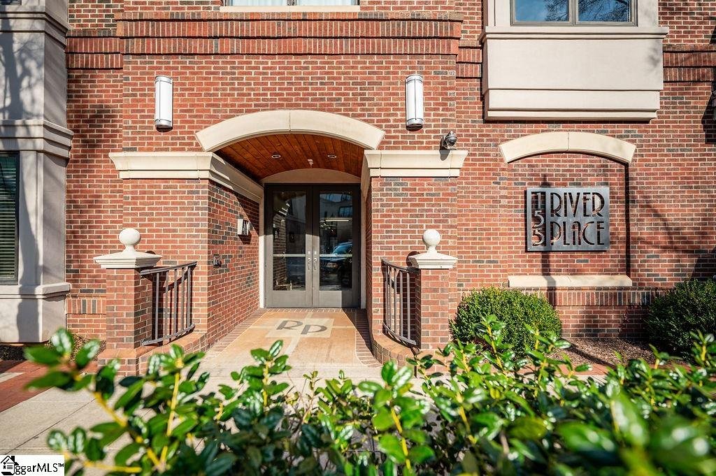 155 Riverplace #106