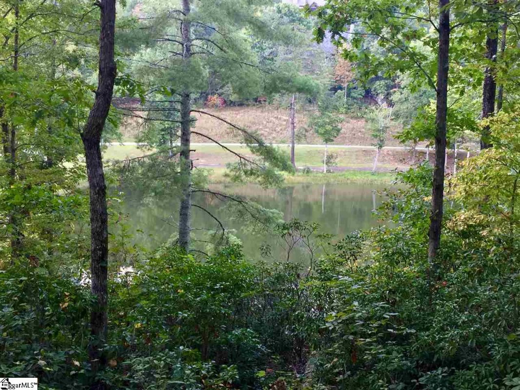 25 Lakes Edge Way