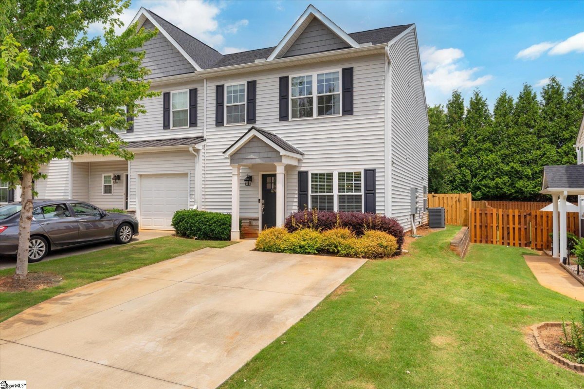826 Chartwell Drive