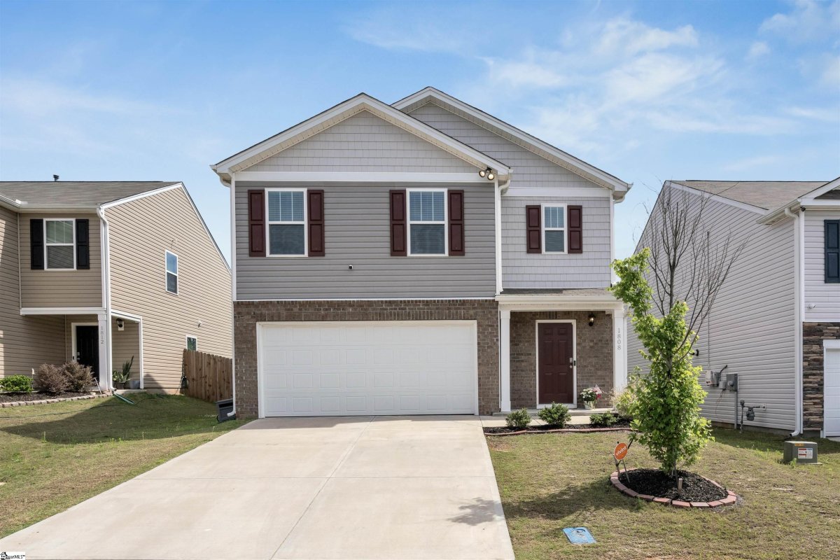 1808 Bridle Lane