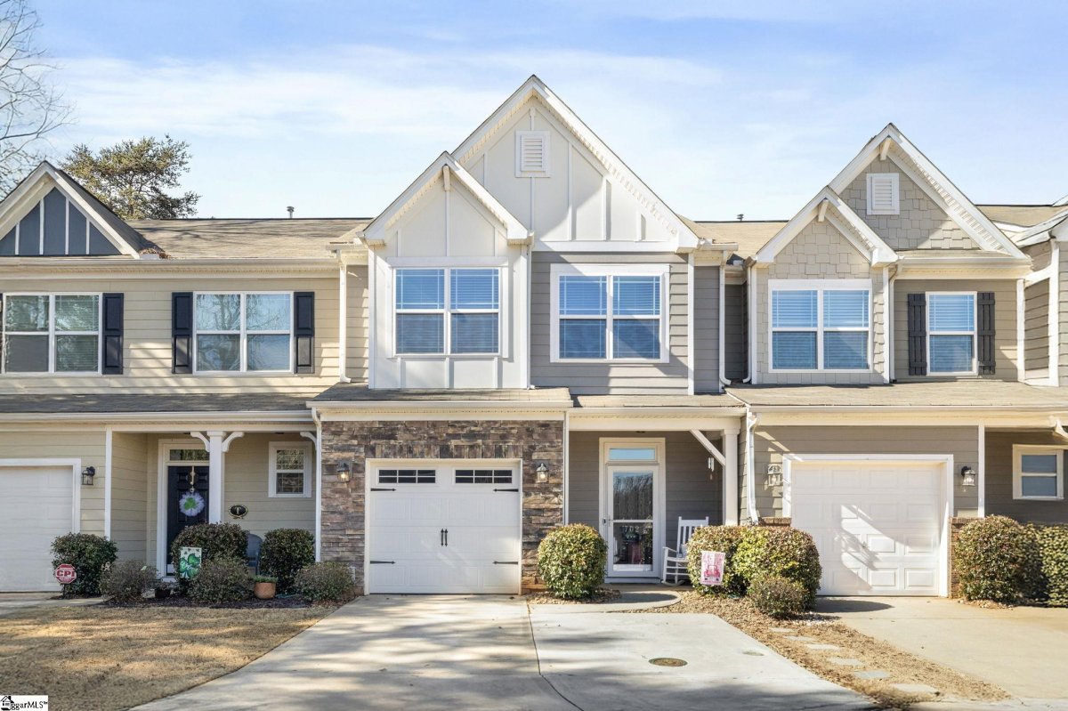 702 Daisy Hill Lane