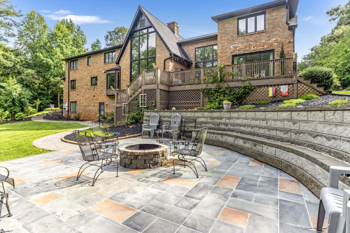 106 Riverbank Court