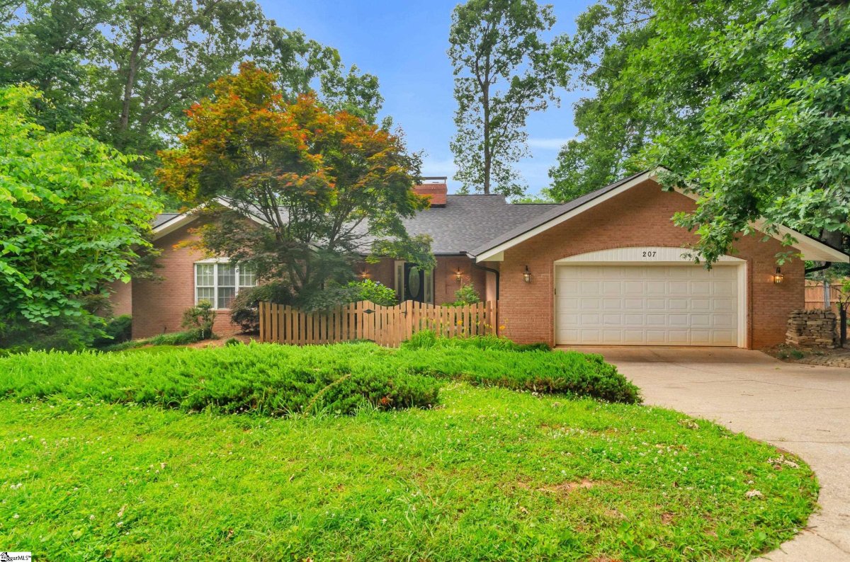 207 Ashford Avenue