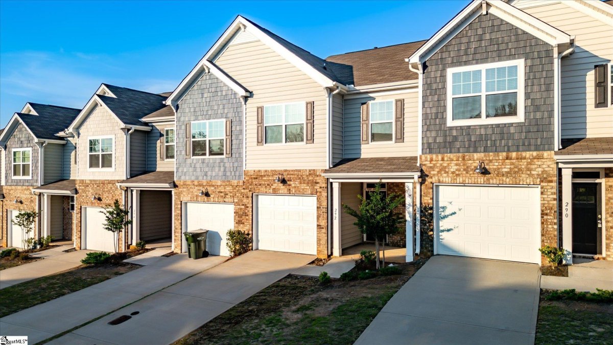 292 E Compass Way