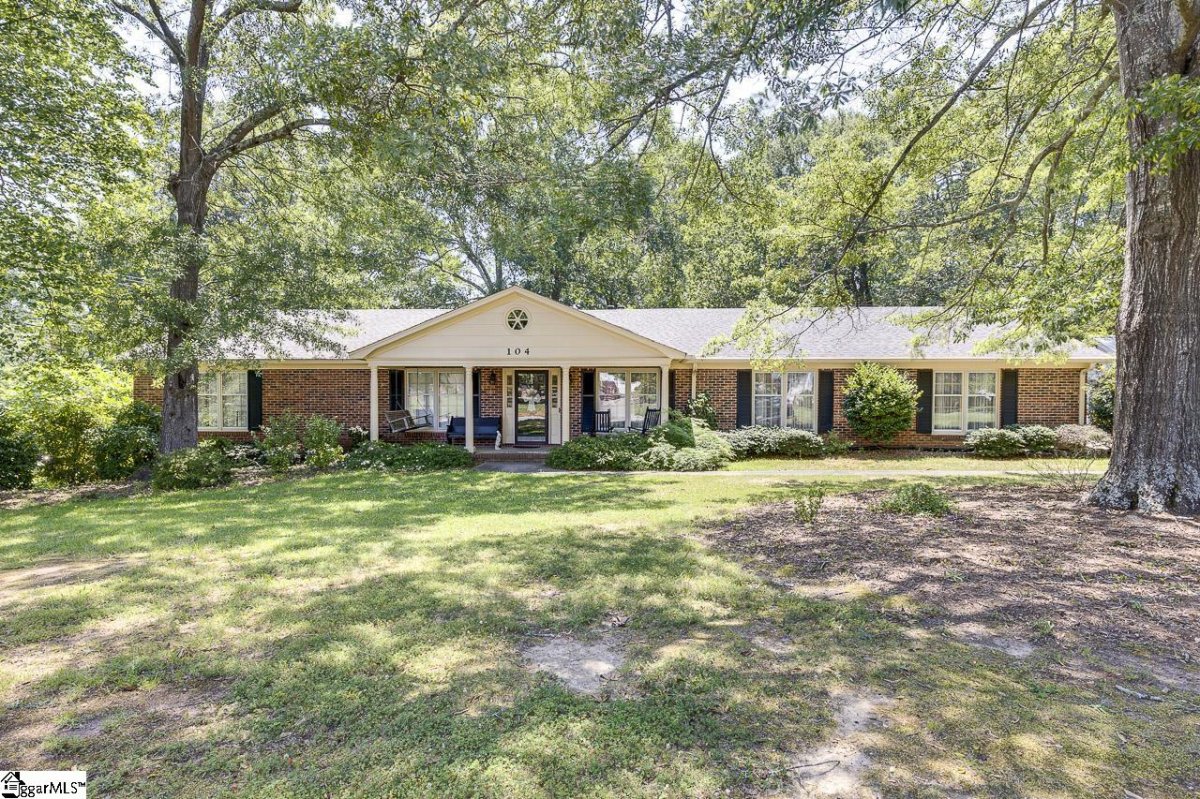 104 Robinwood Drive
