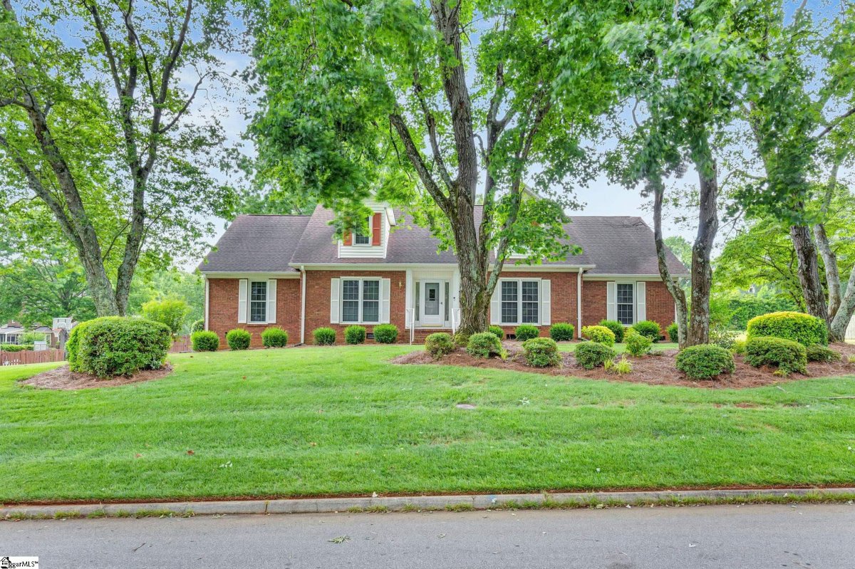 102 Linwood Court