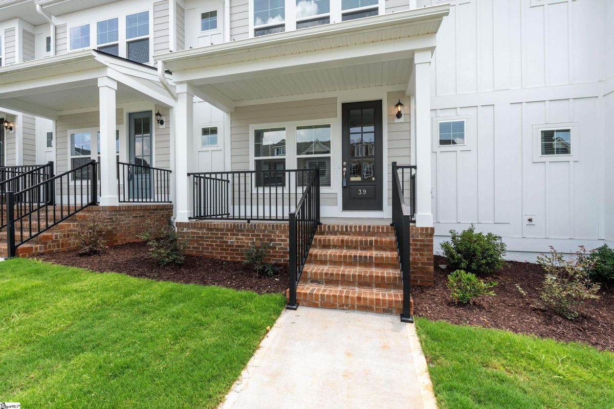 39 Leander Drive