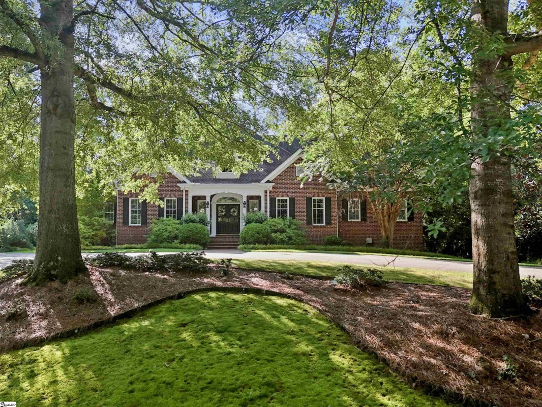 6 Twin Oaks Court