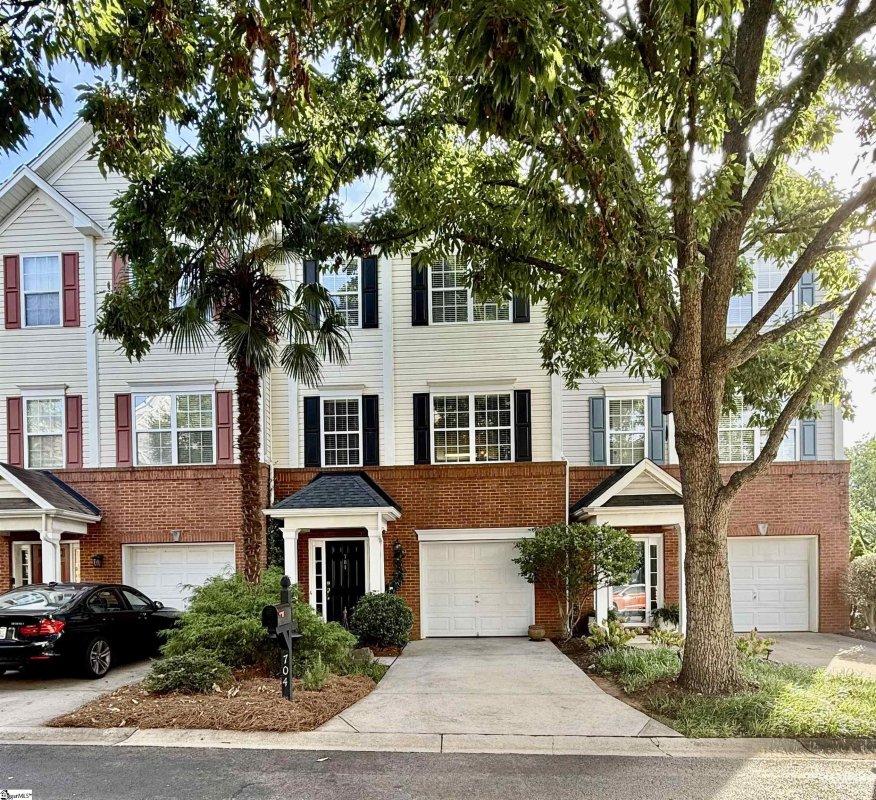 704 Calle Place