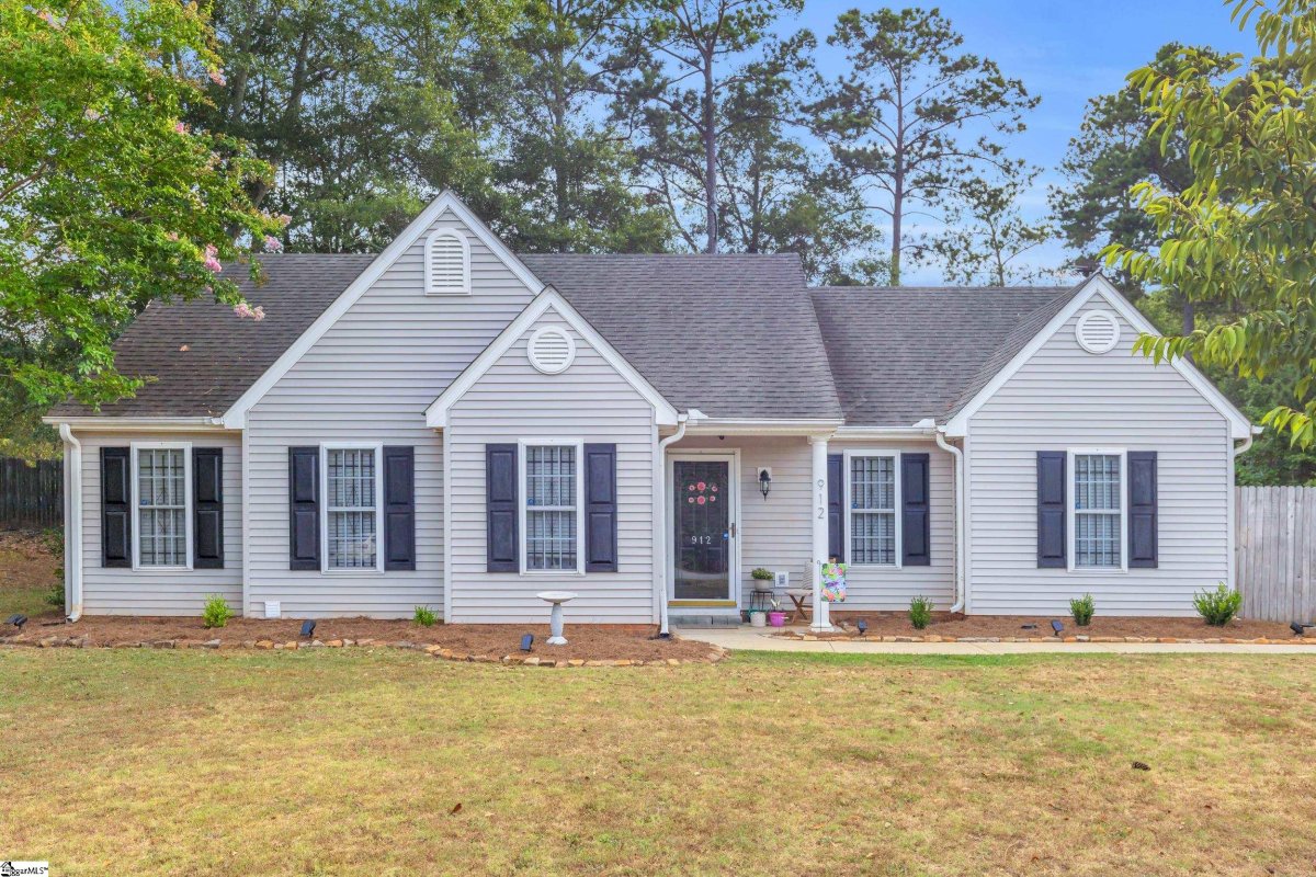 912 Pine Top Circle