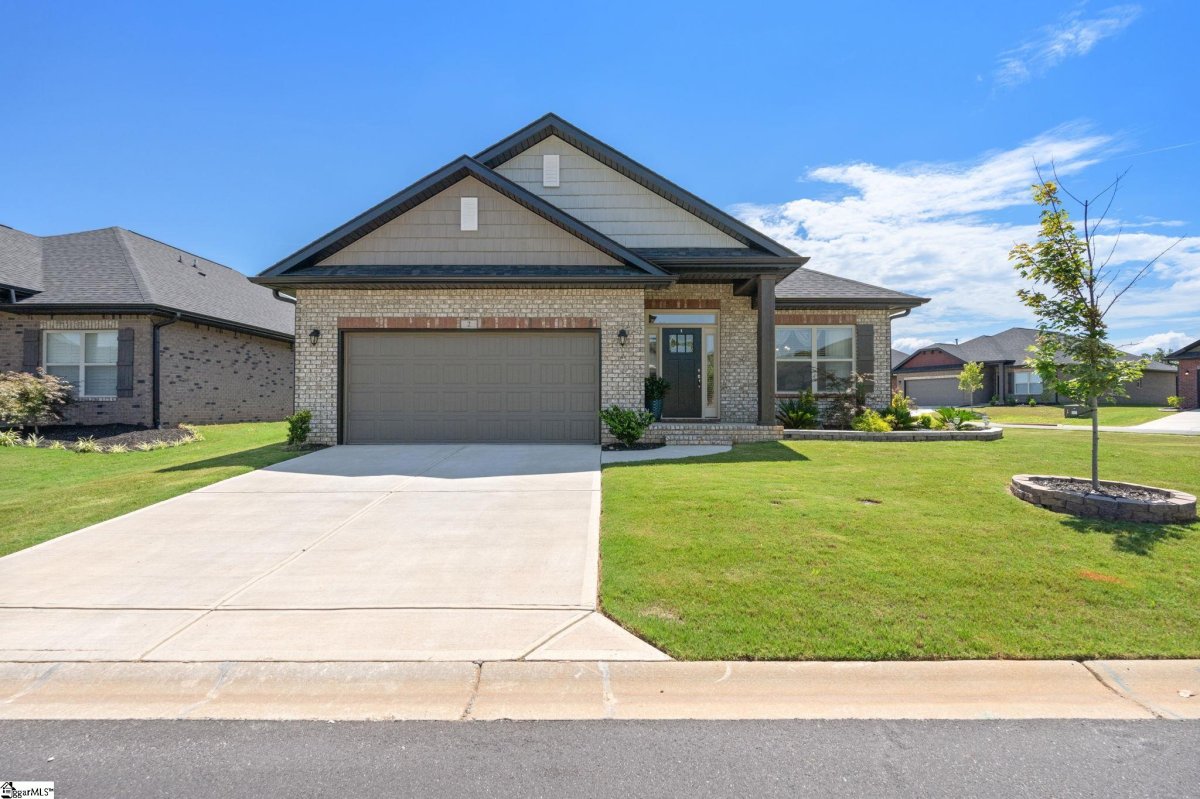 2 Woodcross Drive