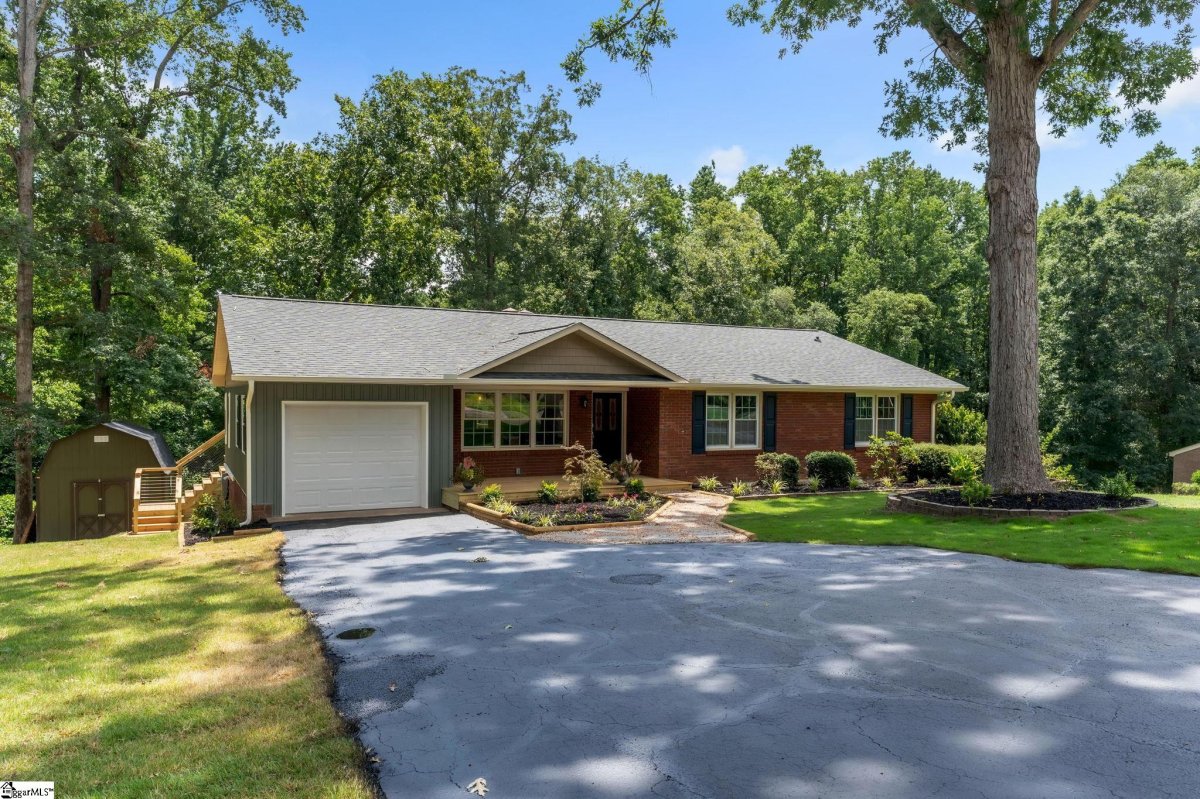 115 E Brookwood Lane