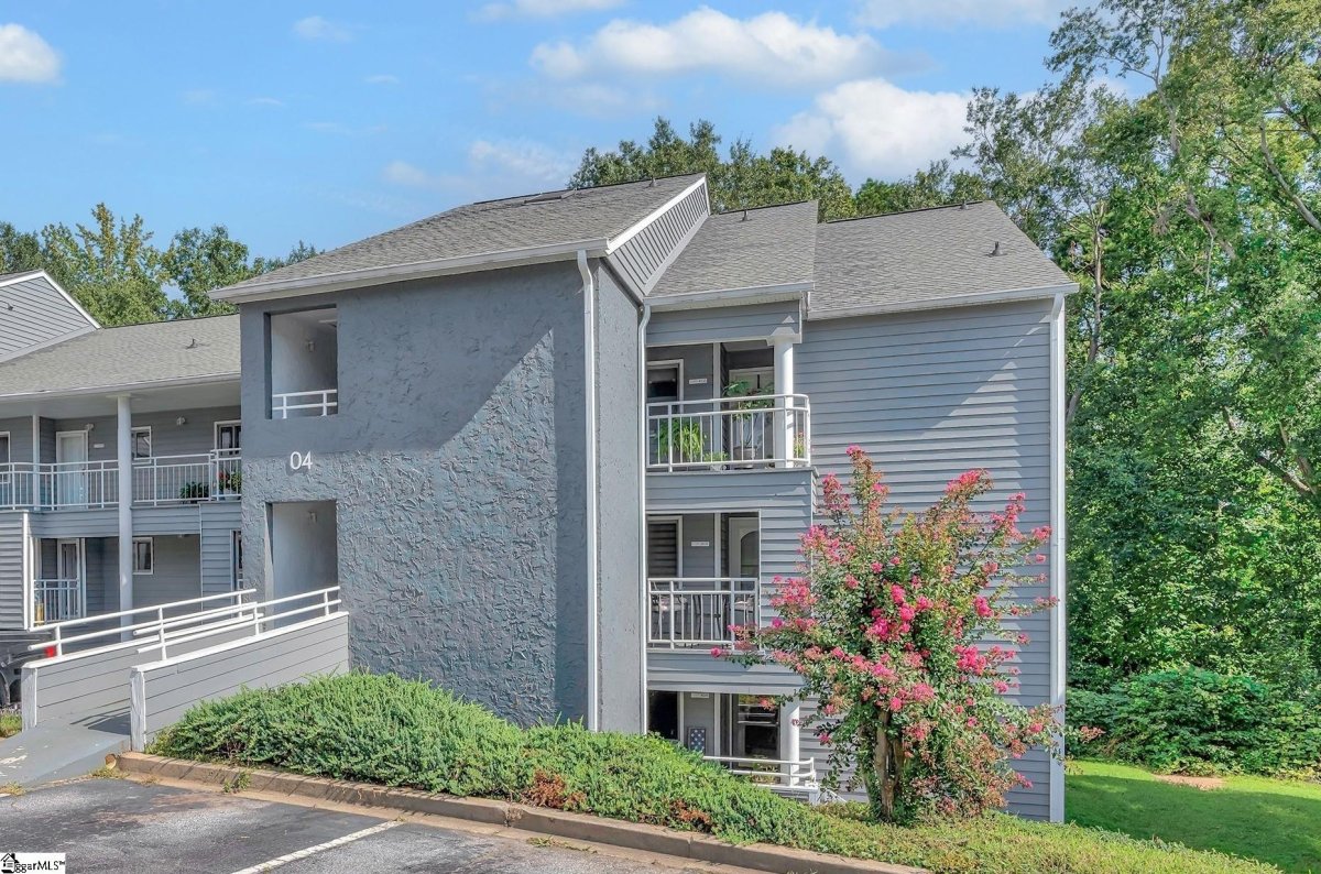 404 Northlake Drive