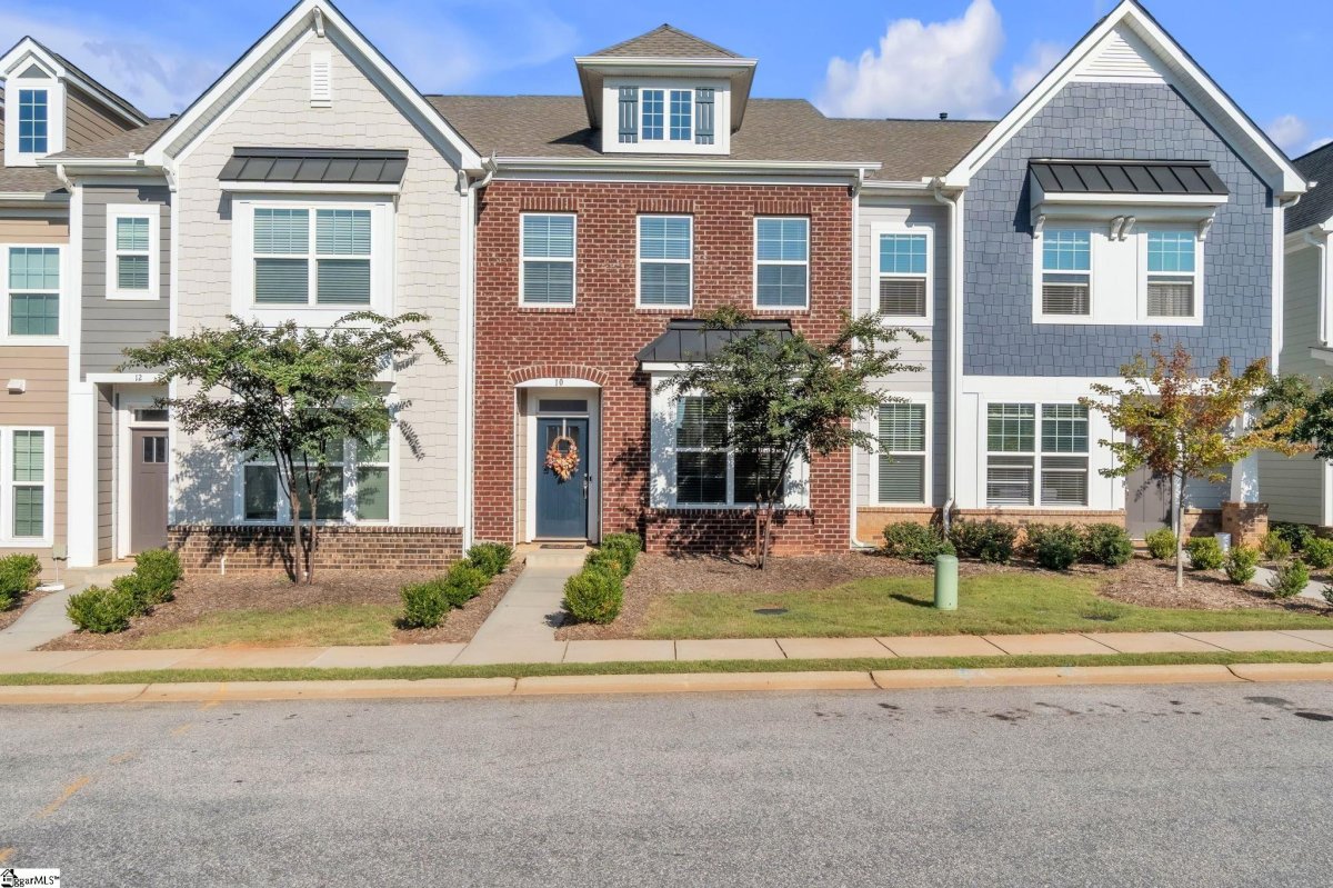 10 Leander Drive