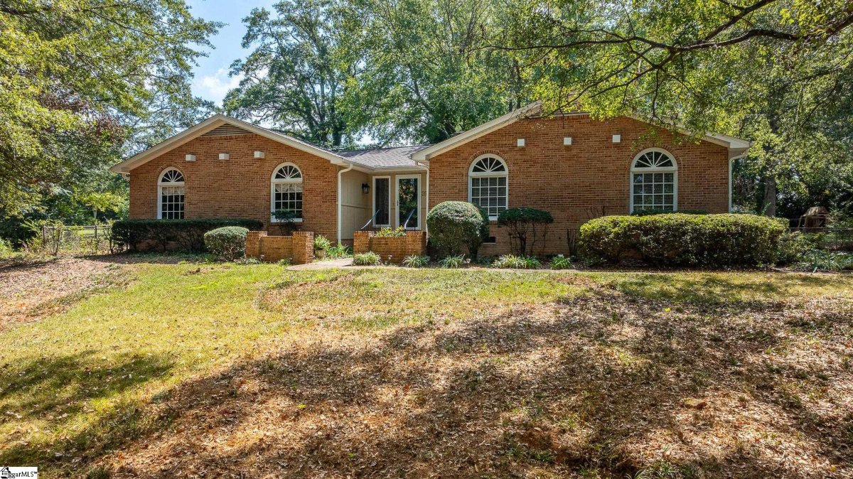 25 Country Club Drive