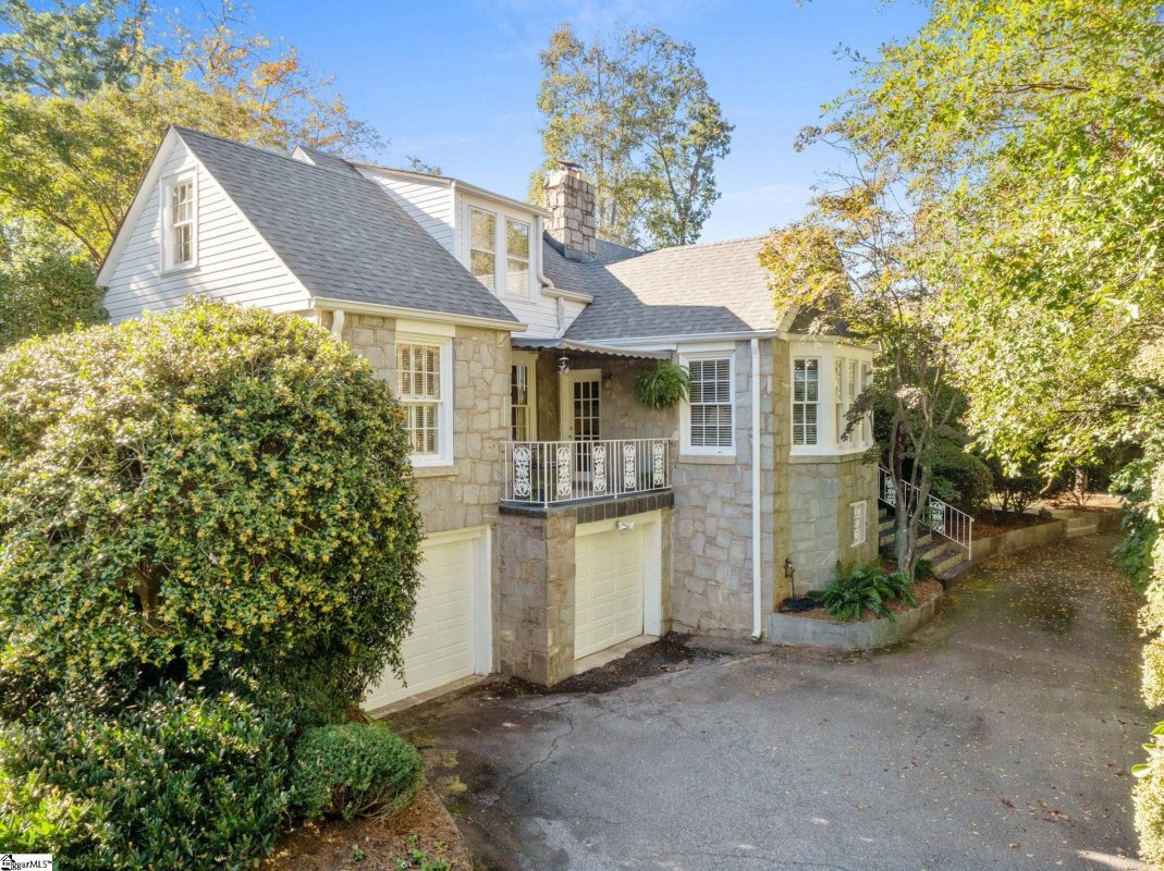 47 Douglas Drive