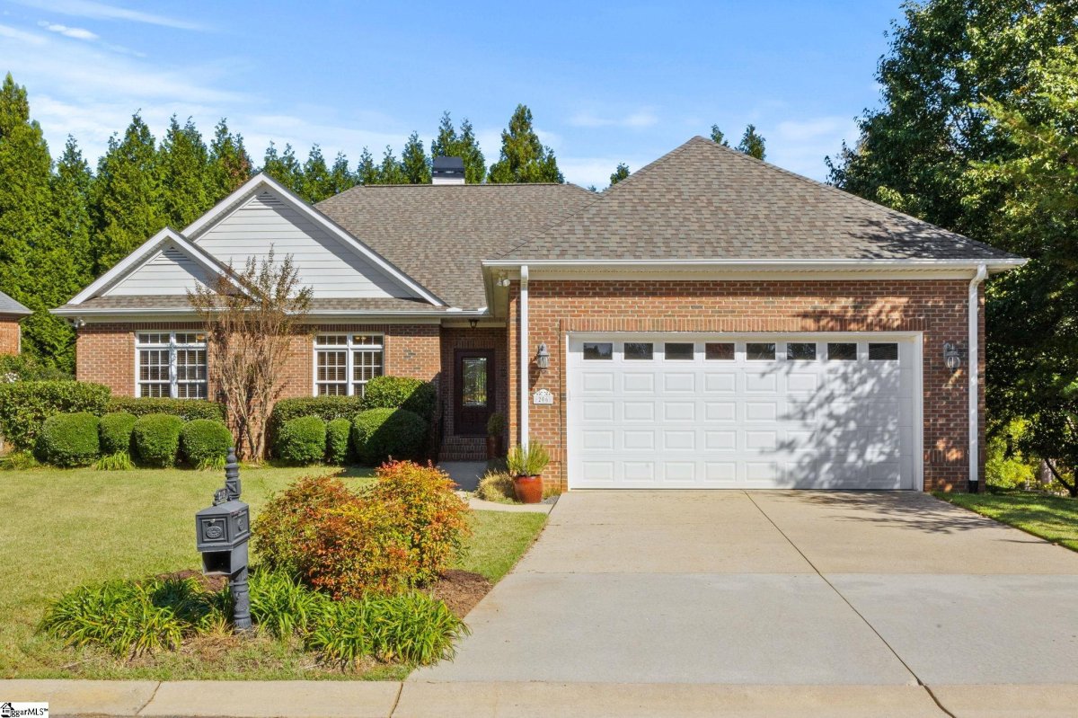 206 Hunters Court