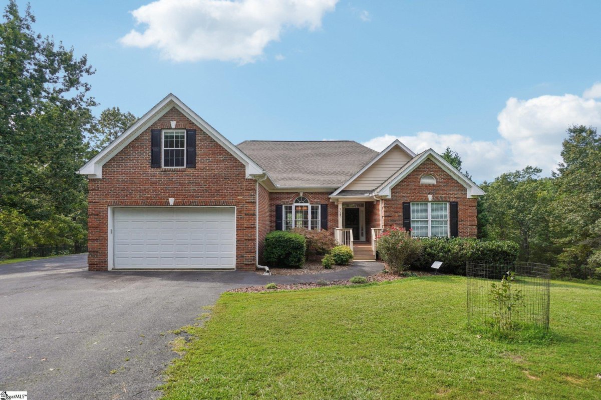 1025 Highland View Lane