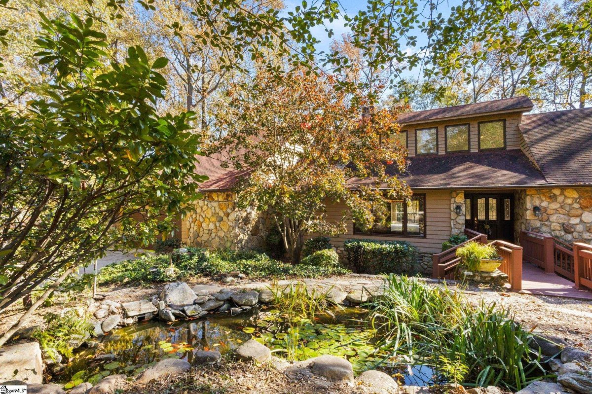 216 Old Town Way